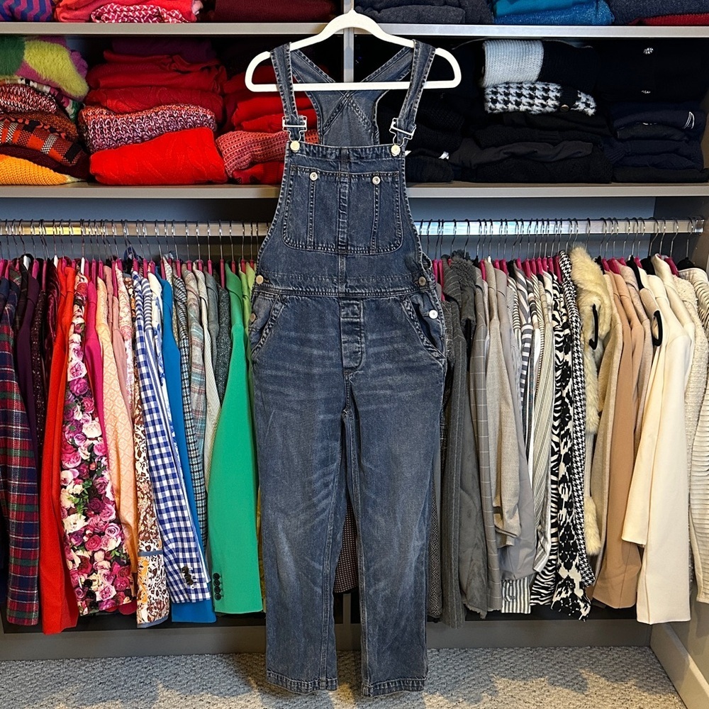 We The Free blue jean straight leg overalls size 25